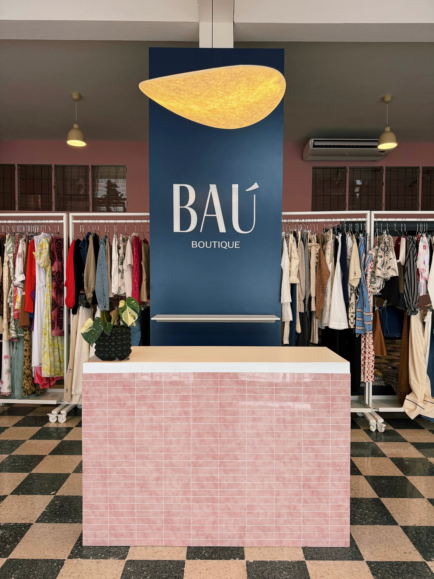 Baú Try-On Showroom