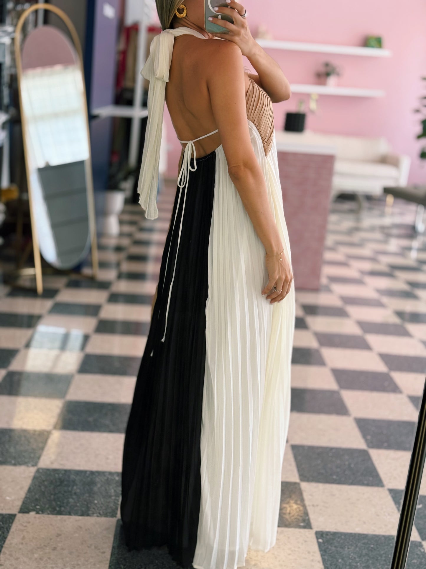 Three-tone Pleated Backless Maxi Dress