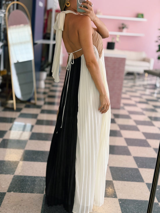 Three-tone Pleated Backless Maxi Dress