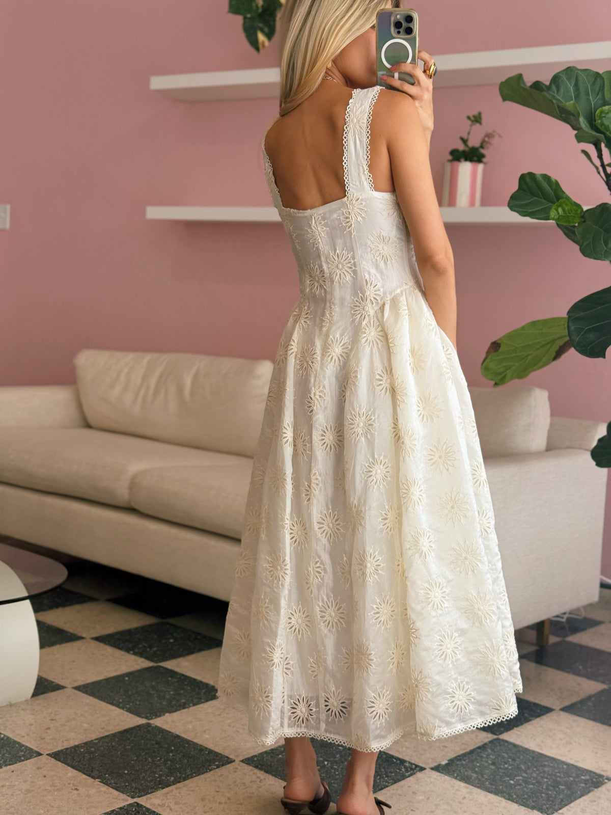 Caerwyn Eyelet Embroidery Sweetheart Midi Dress