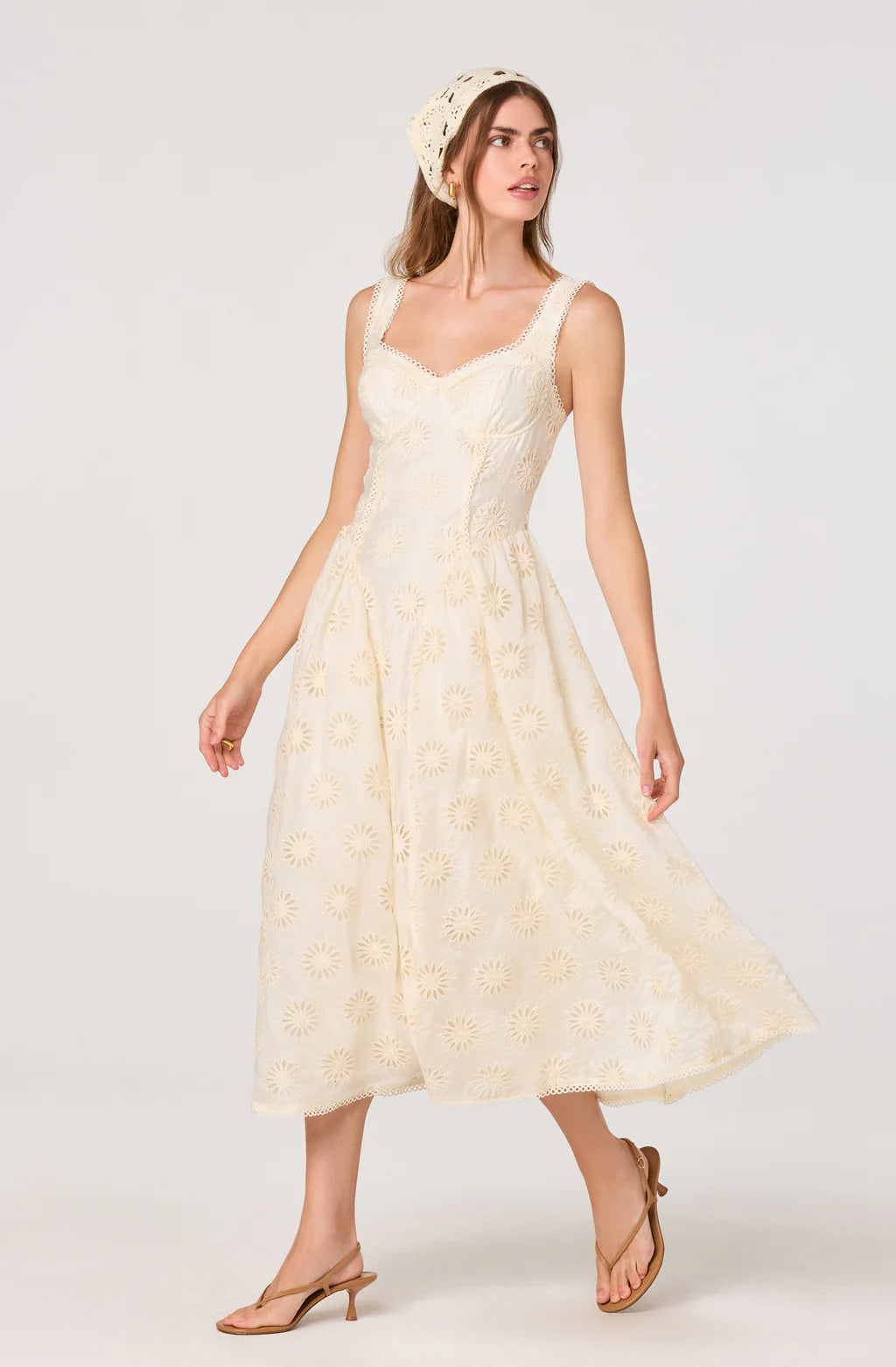 Caerwyn Eyelet Embroidery Sweetheart Midi Dress