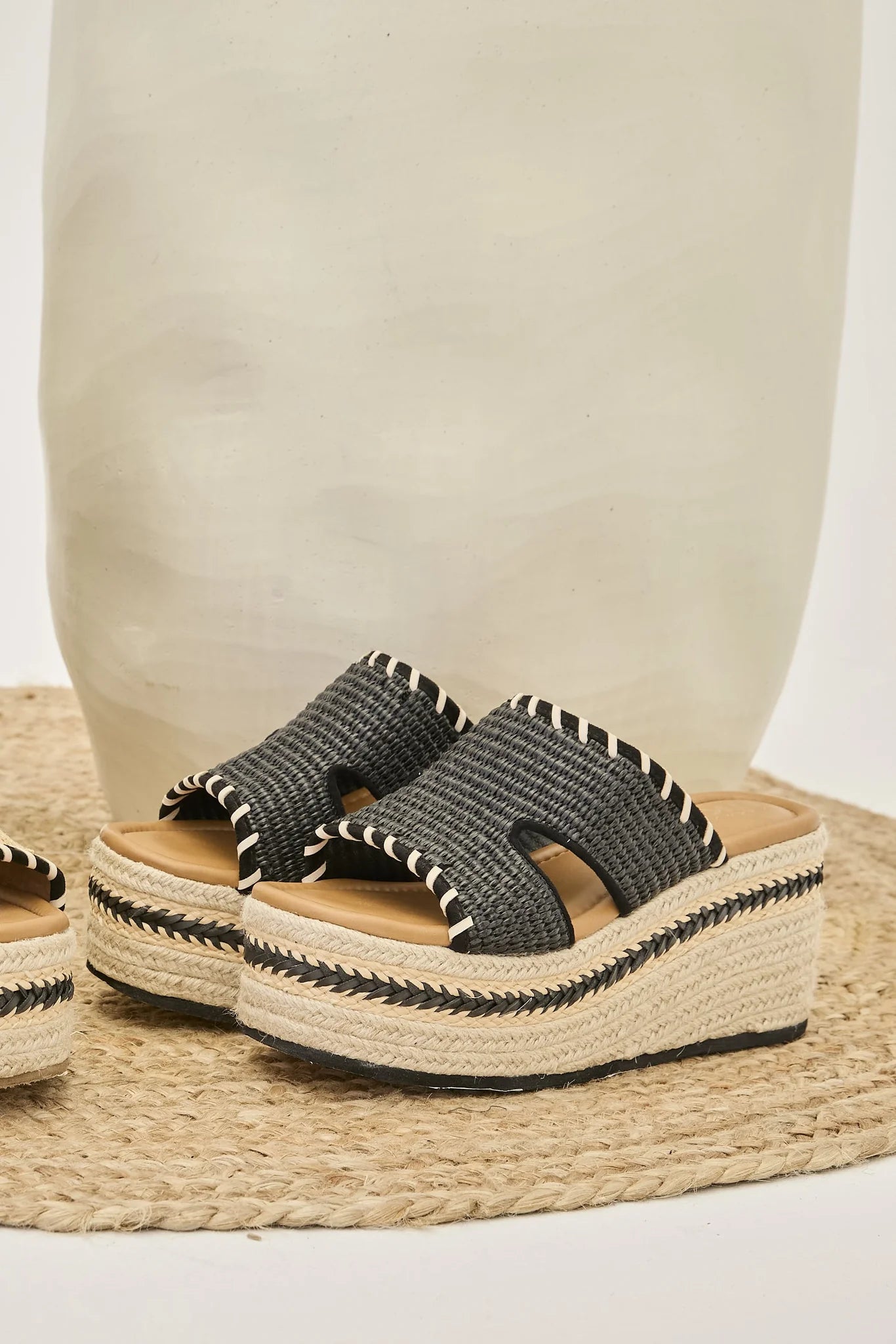 Raffia Purpurita Platform - Black (Designed in Barcelona)